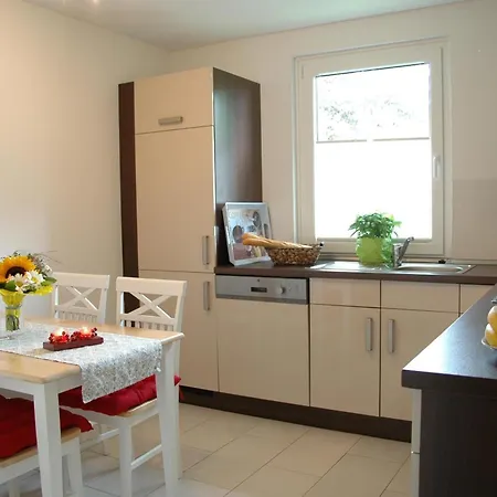Holiday home Mit Indoorpool, Garten Und Partyraum
