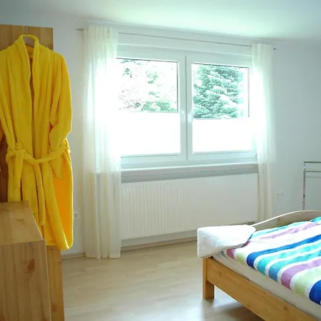 Mit Indoorpool, Garten Und Partyraum *