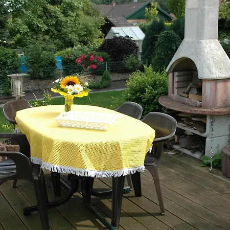 Mit Indoorpool, Garten Und Partyraum *
